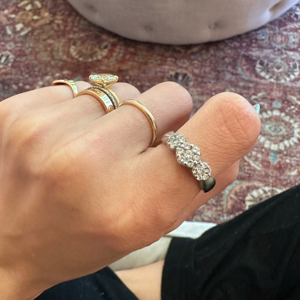 14k white gold and genuine diamond flower ring